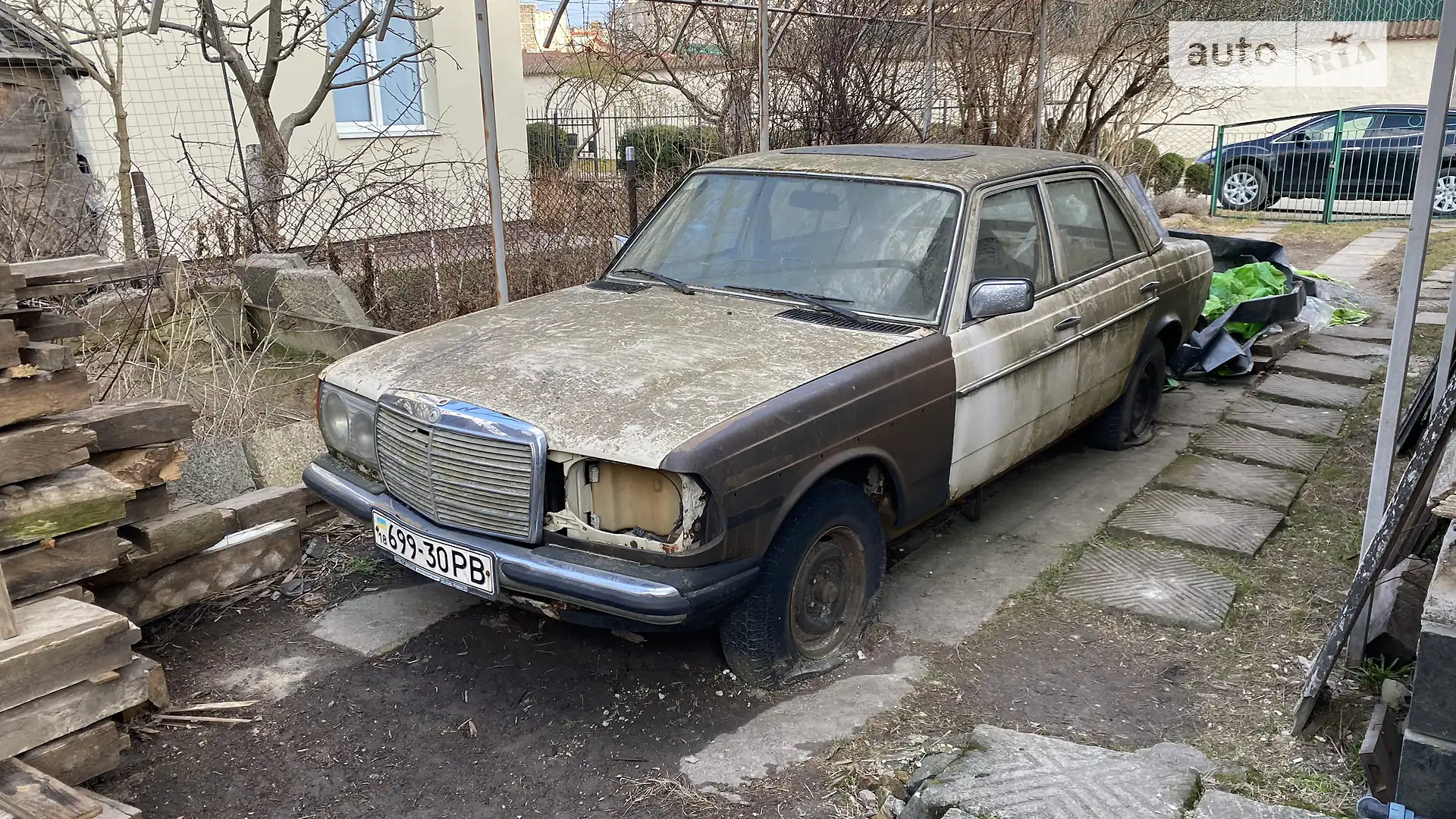 Mercedes-Benz E-Class, 1982