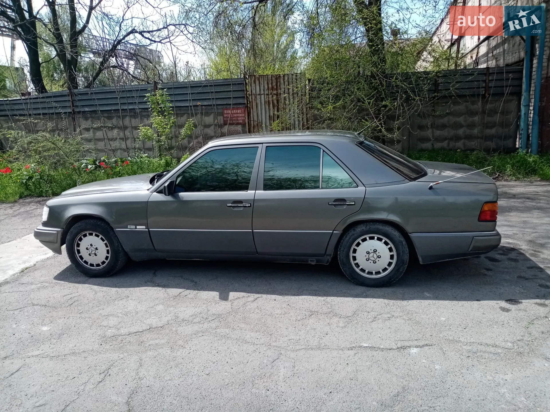 Mercedes-Benz E-Class, 1986