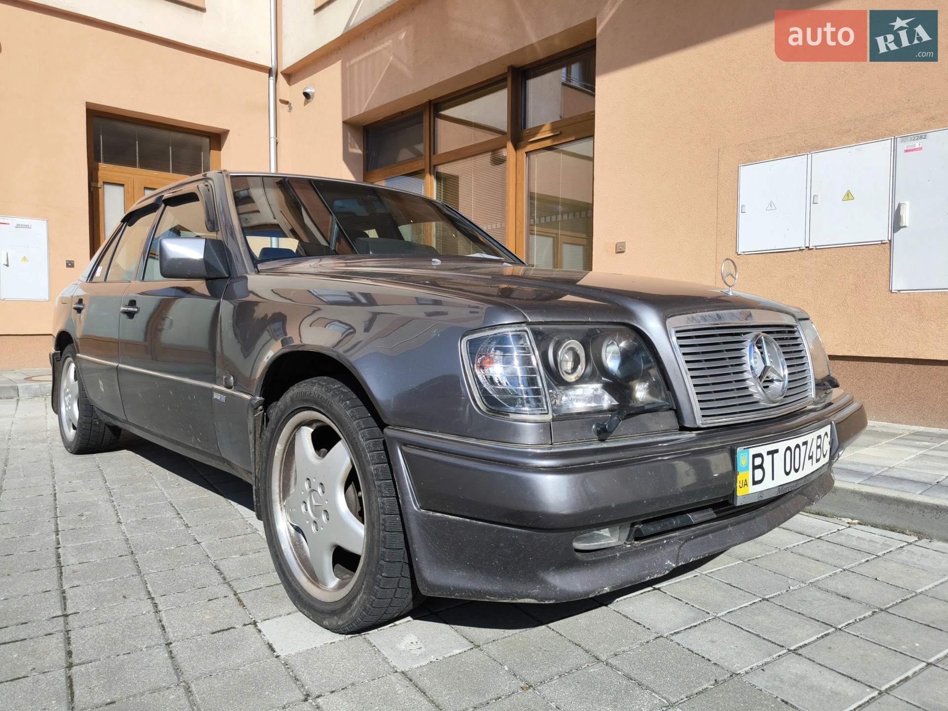 Mercedes-Benz E-Class, 1989