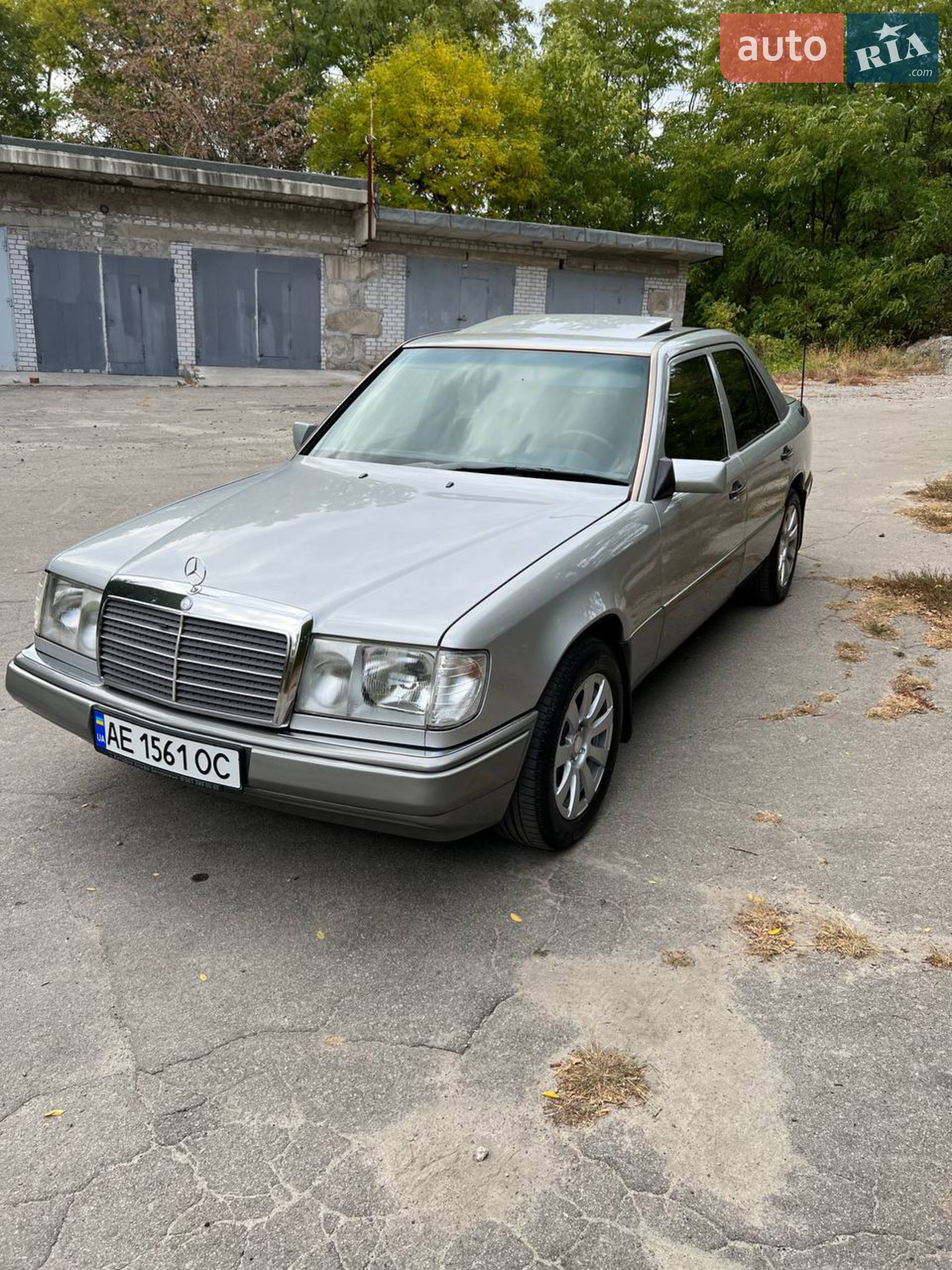 Mercedes-Benz E-Class, 1989