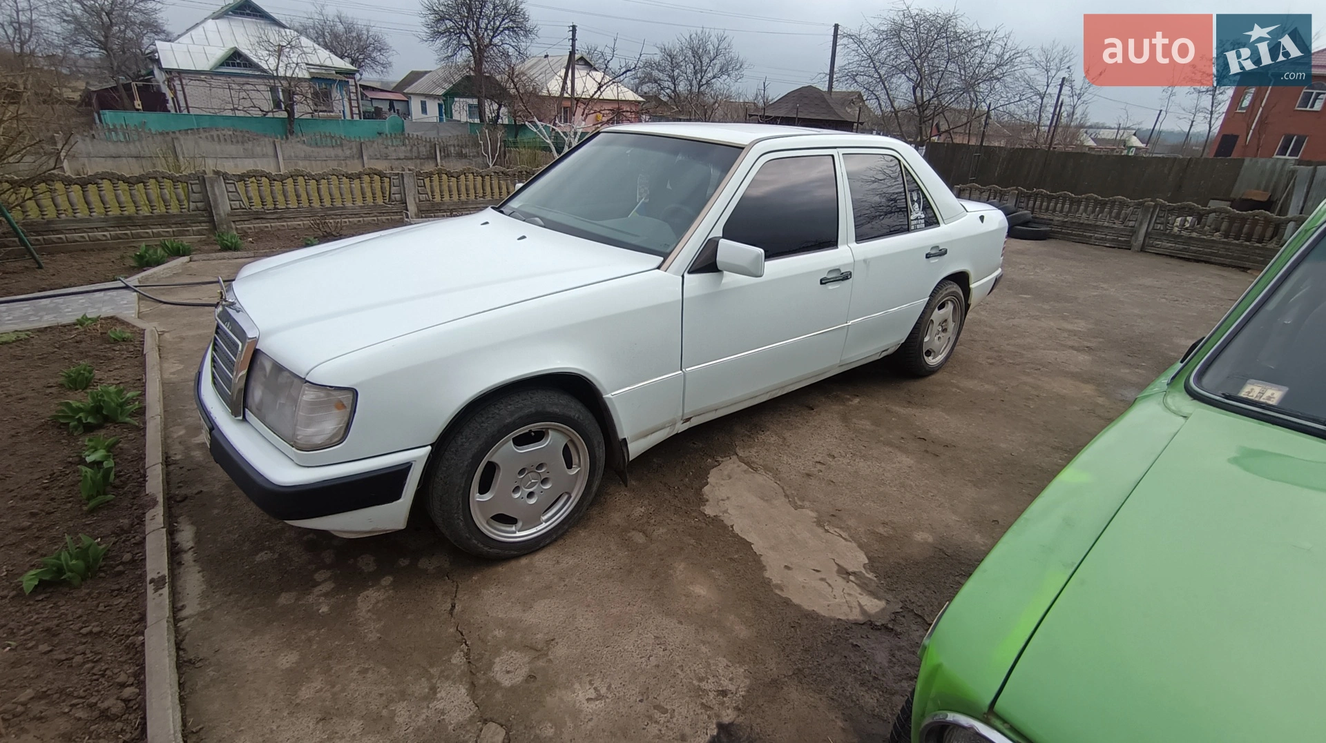 Mercedes-Benz E-Class, 1989