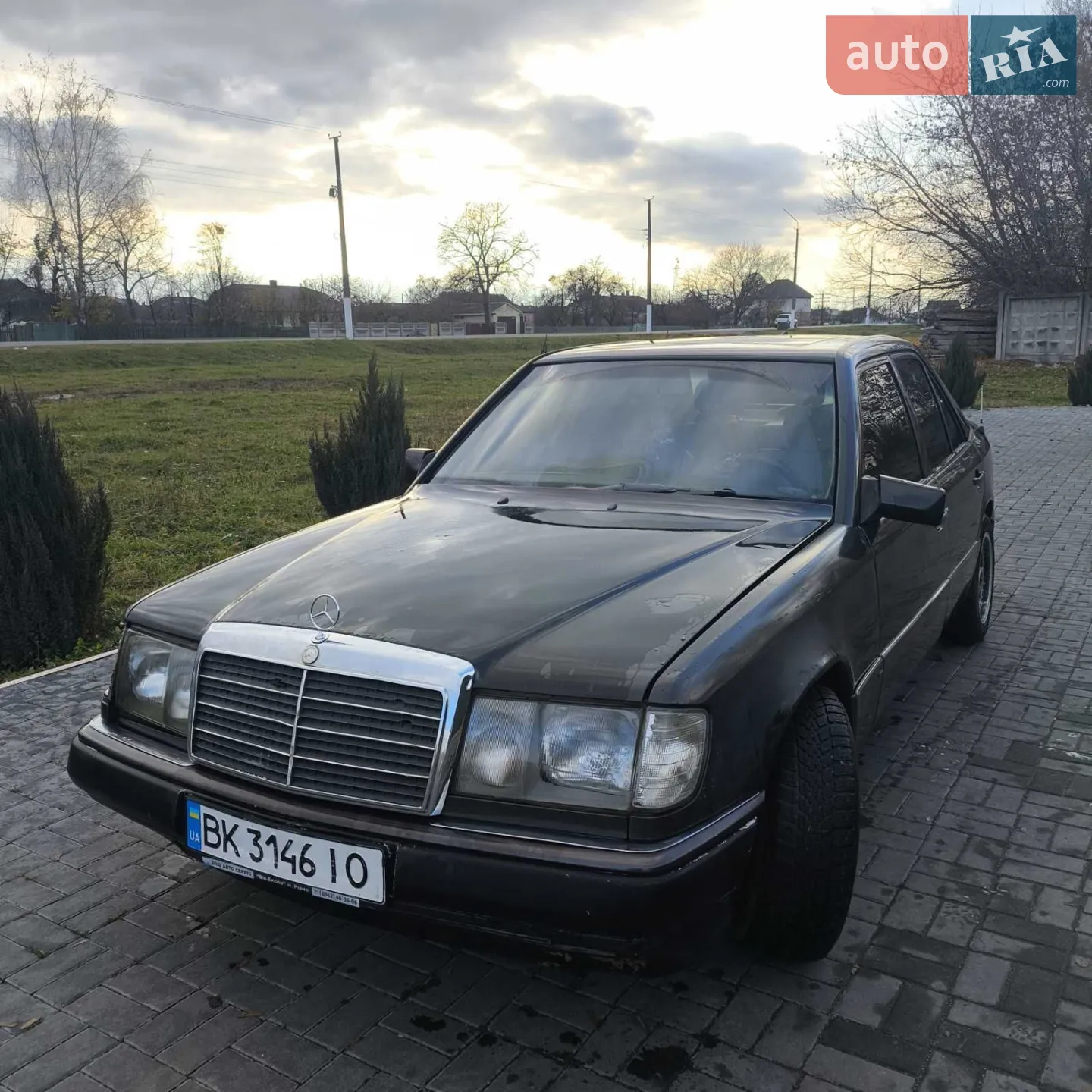 Mercedes-Benz E-Class, 1990