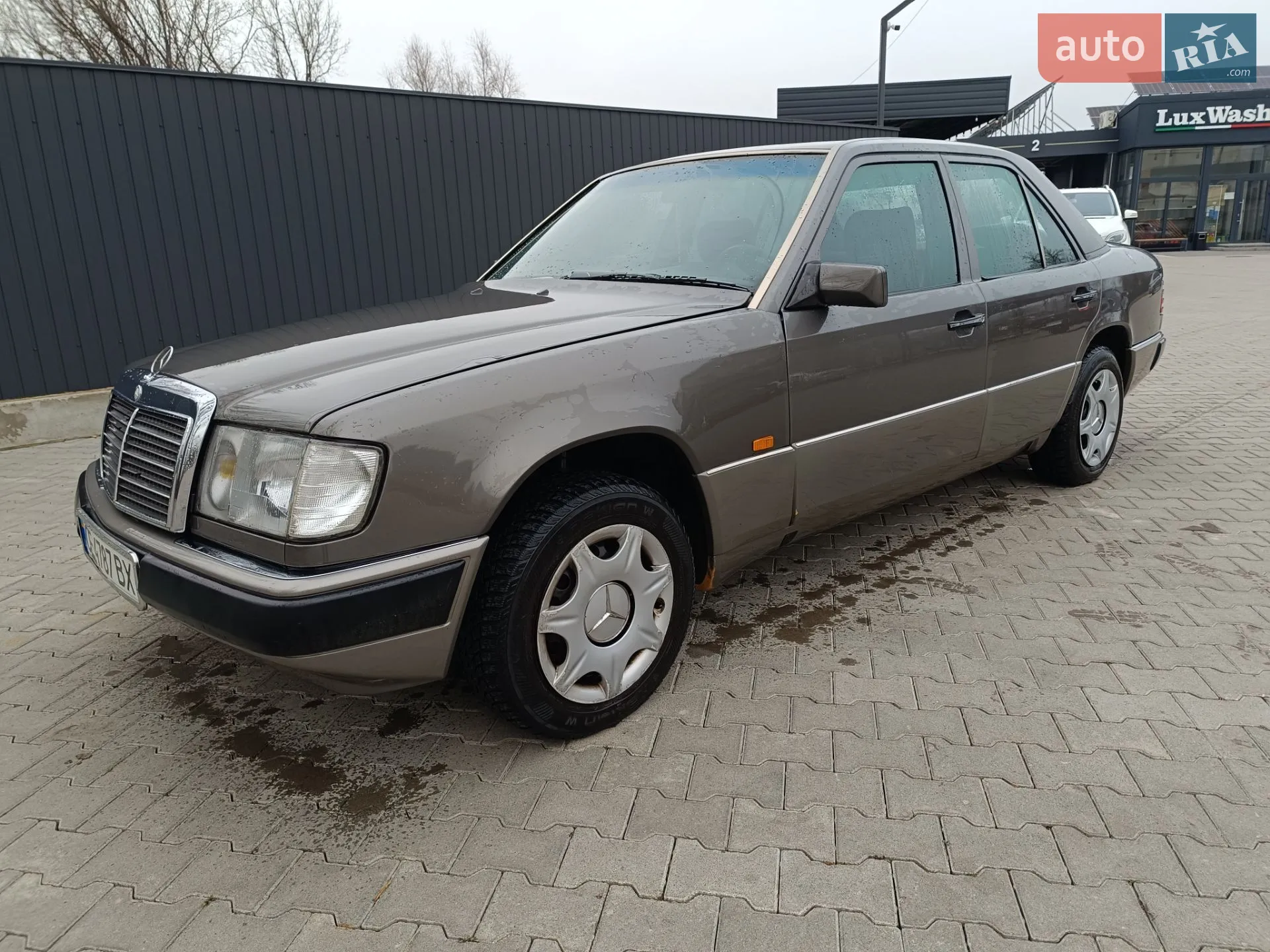 Mercedes-Benz E-Class, 1993