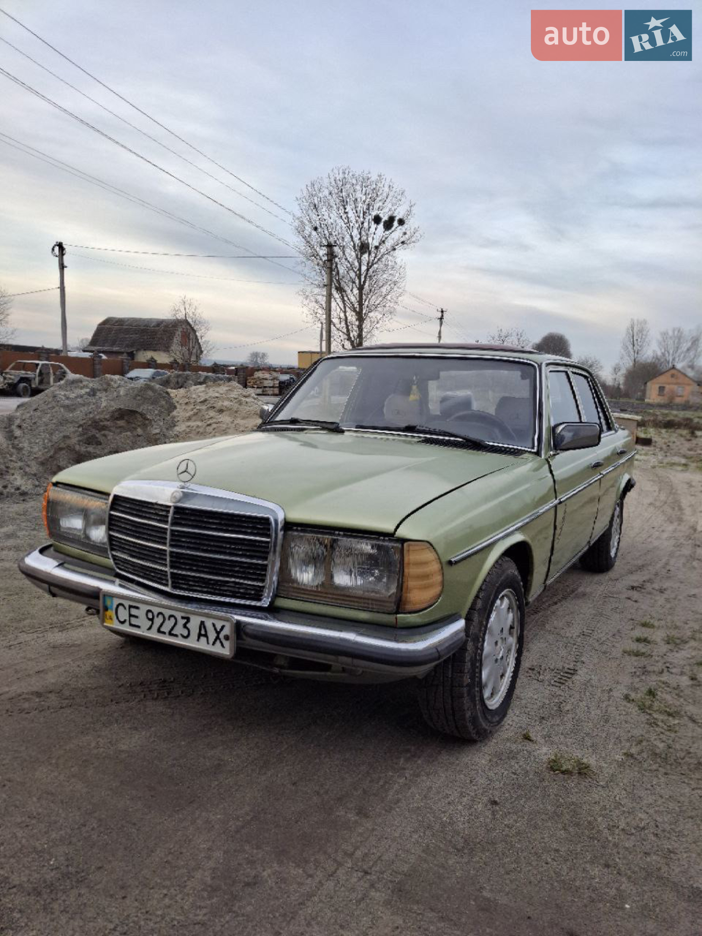 Mercedes-Benz E-Class, 1982