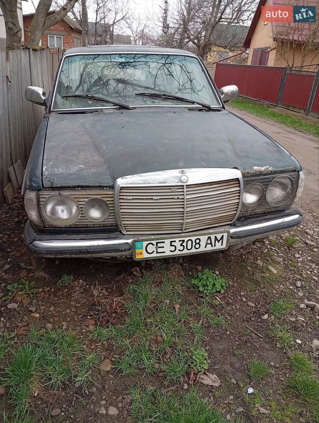 Mercedes-Benz E-Class, 1982
