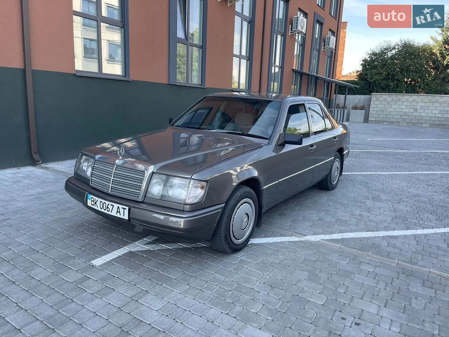 Mercedes-Benz E-Class, 1990