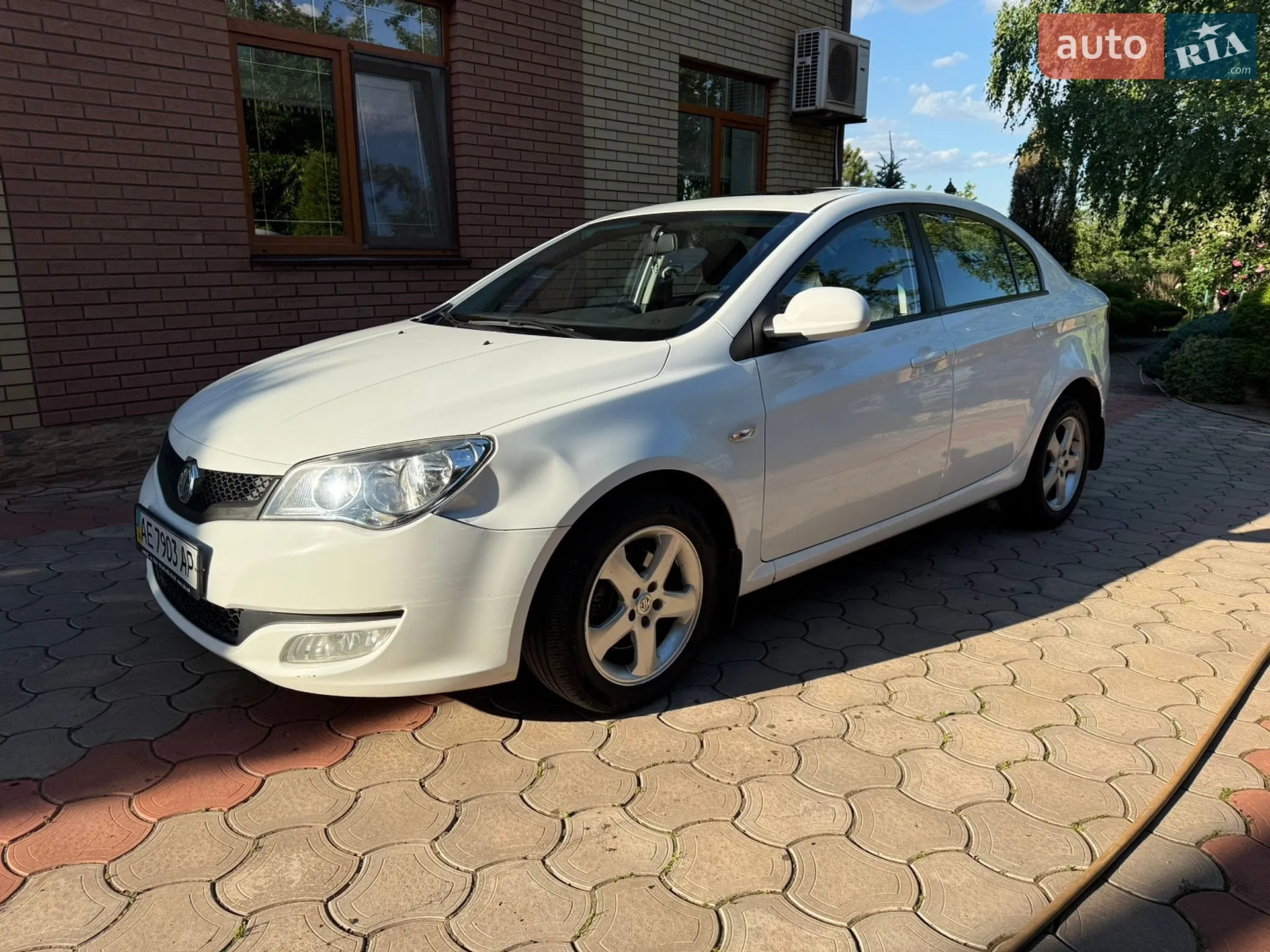 MG 350, 2012