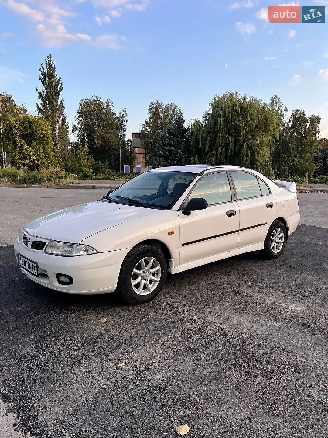 Mitsubishi Carisma, 1996