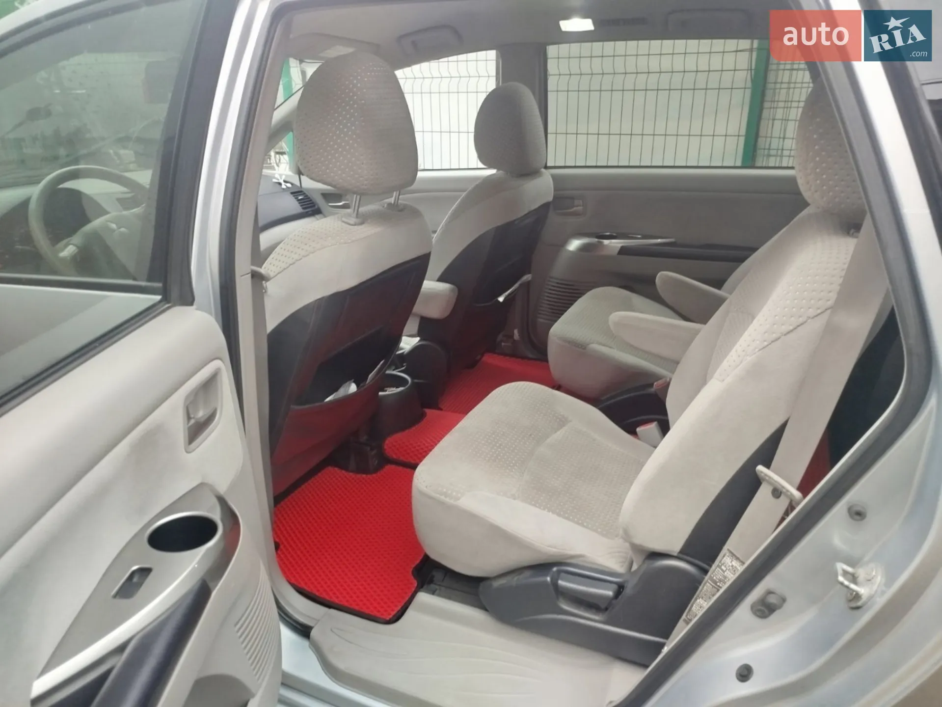 Mitsubishi Grandis, 2004