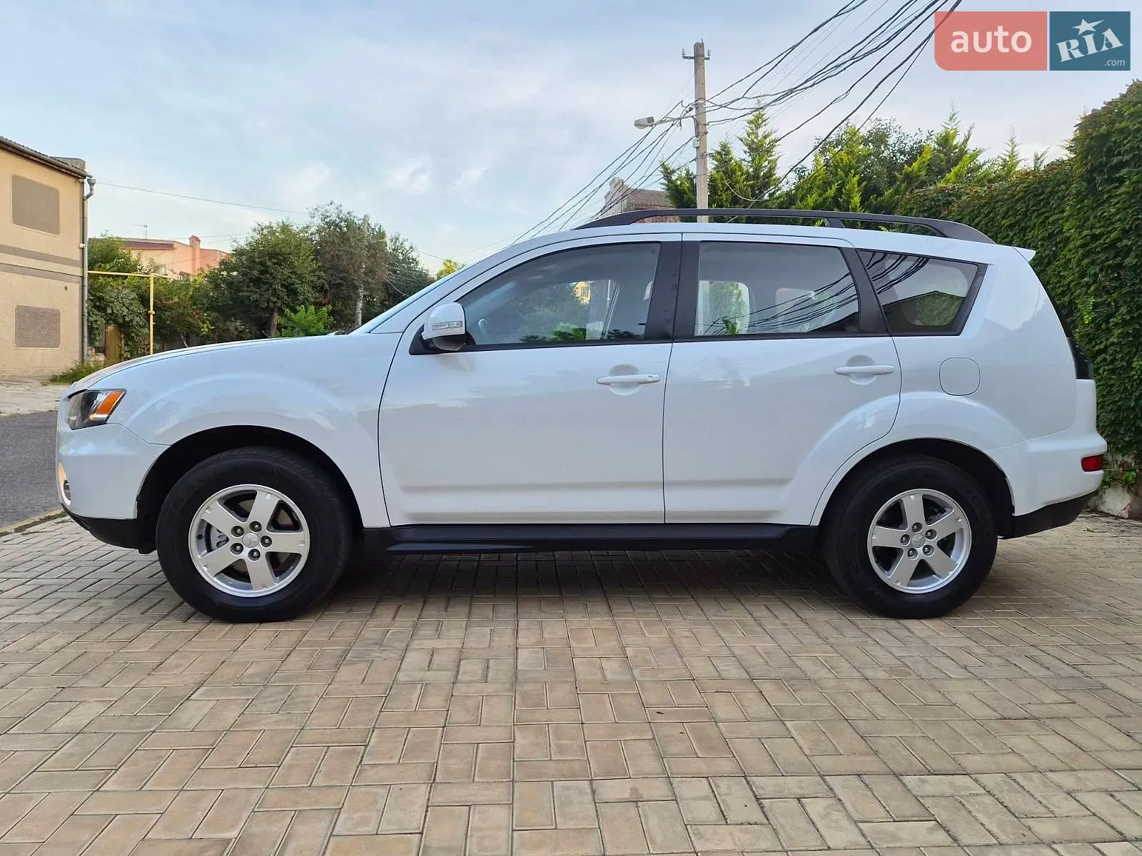 Mitsubishi Outlander XL, 2011