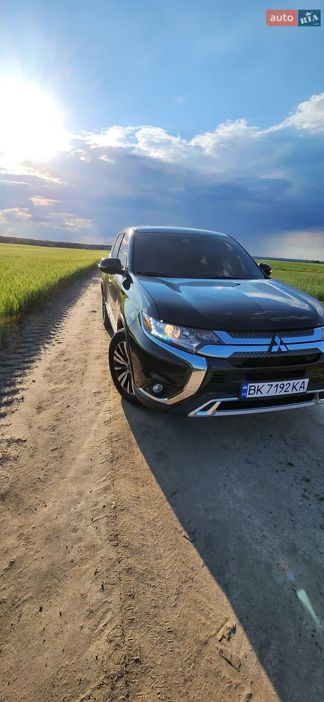 Mitsubishi Outlander, 2020