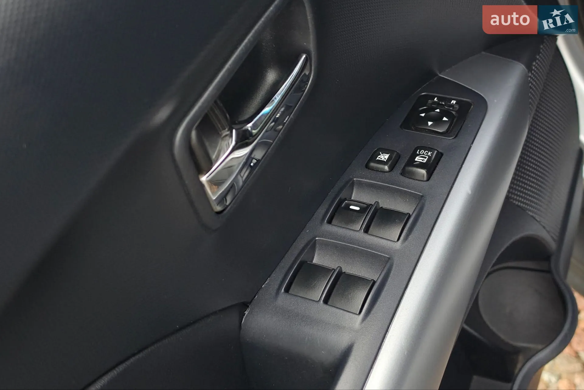 Mitsubishi Outlander, 2011