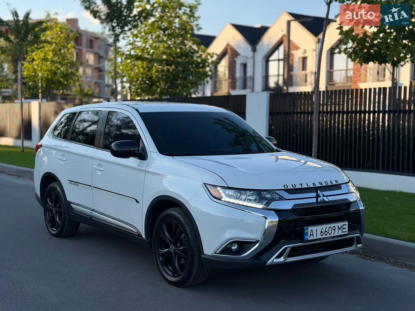 Mitsubishi Outlander 2019 — 1