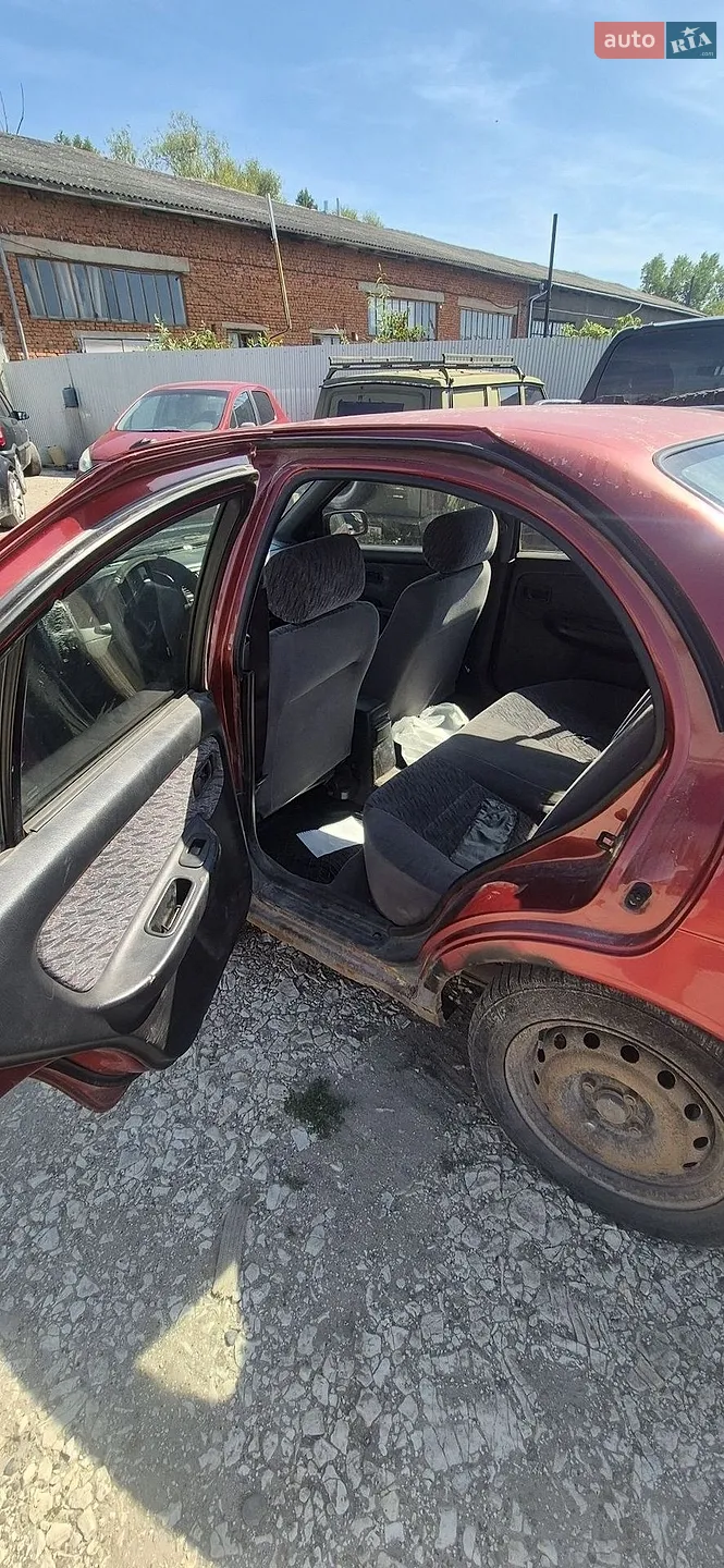 Nissan Almera, 1996