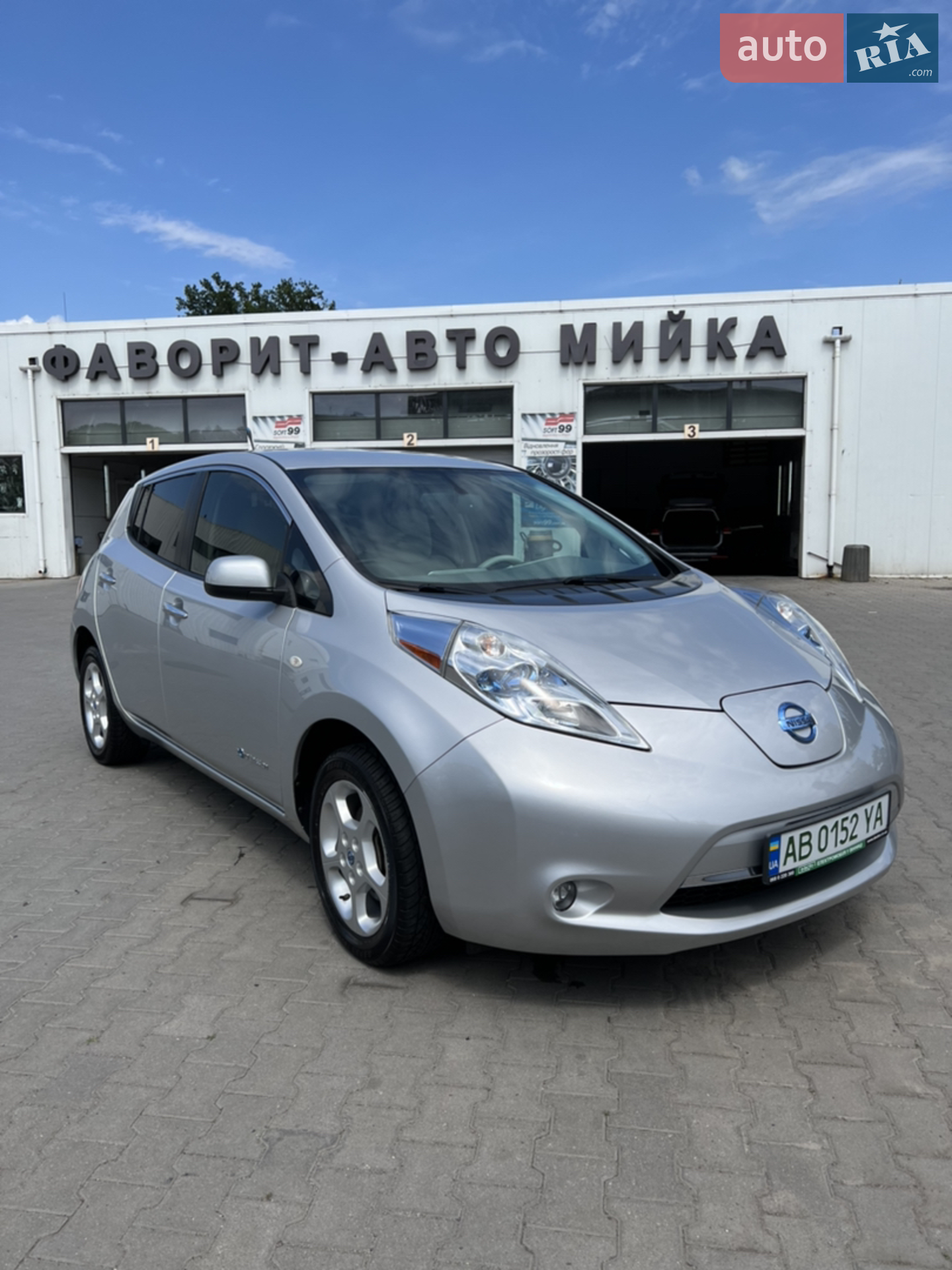 Nissan Leaf, 2011