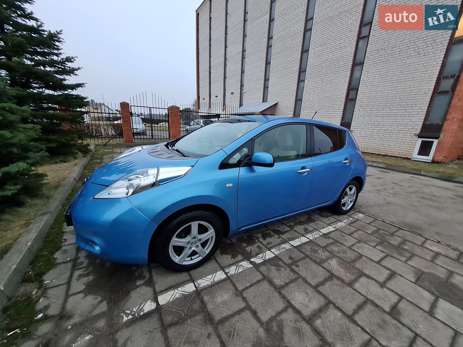 Nissan Leaf, 2011