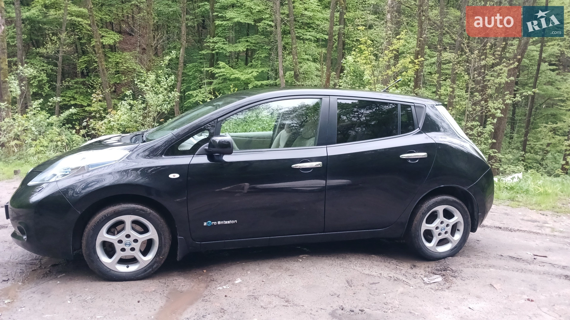Nissan Leaf, 2011