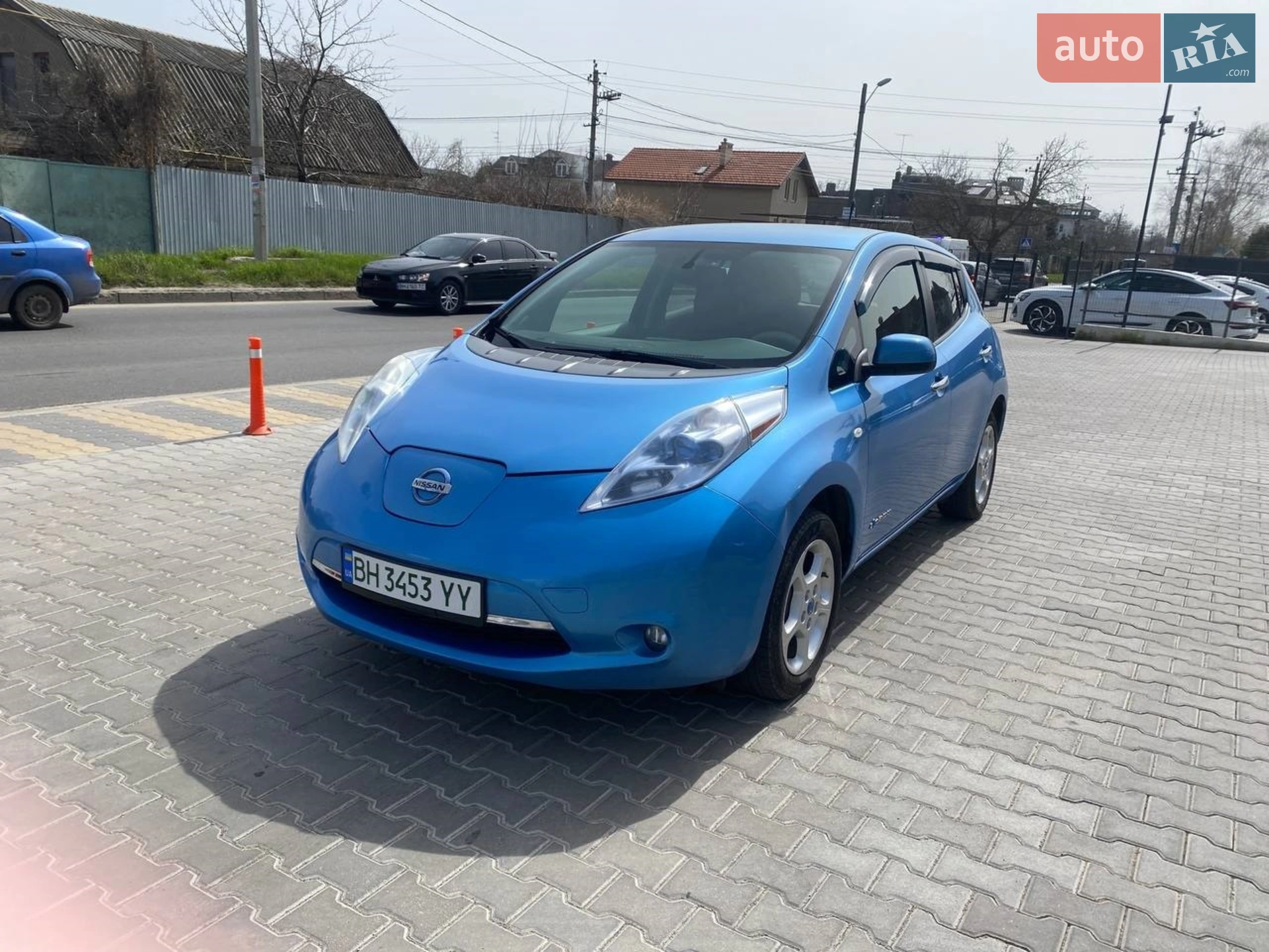 Nissan Leaf, 2011