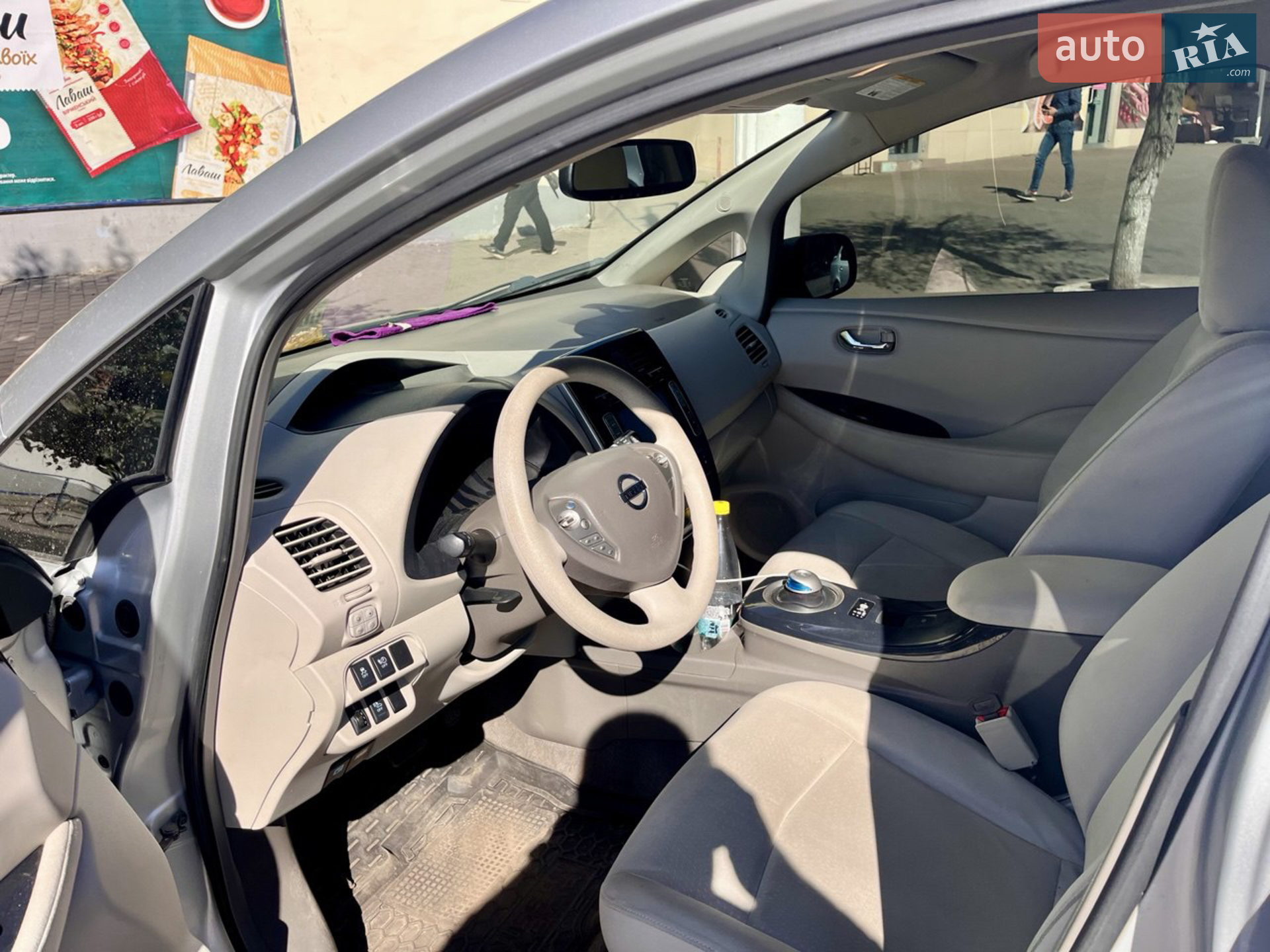 Nissan Leaf, 2011