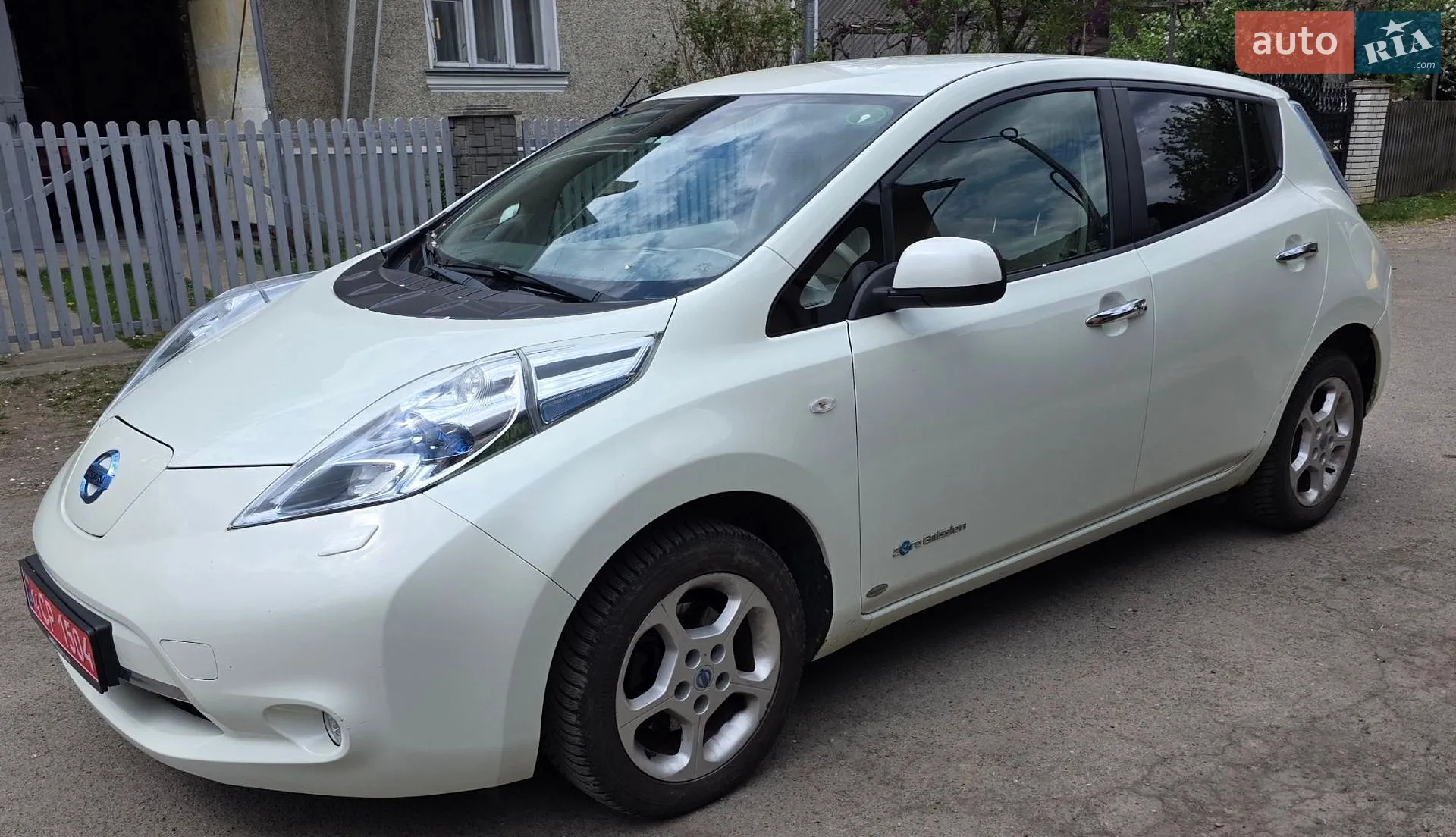 Nissan Leaf, 2011