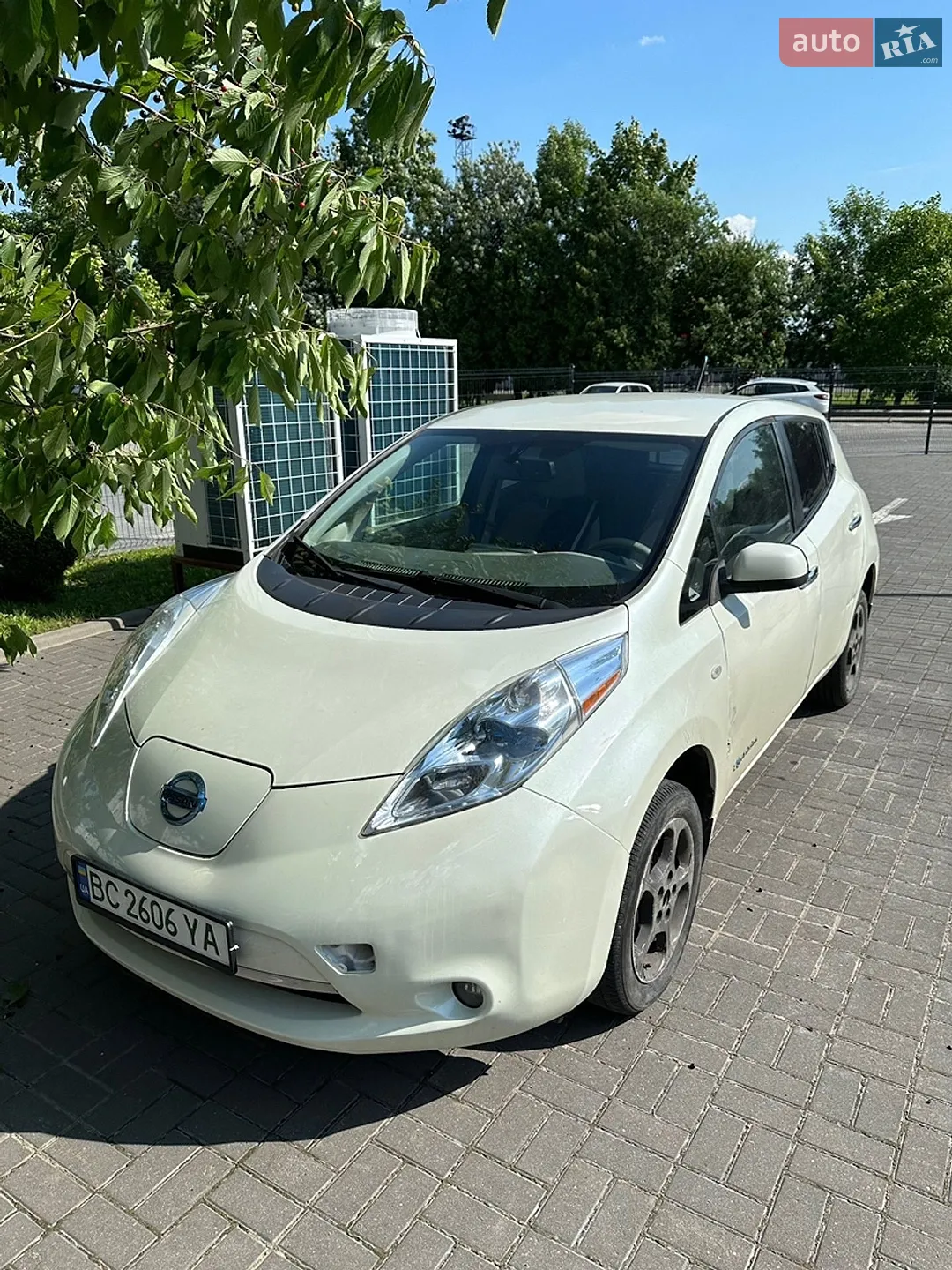 Nissan Leaf, 2011