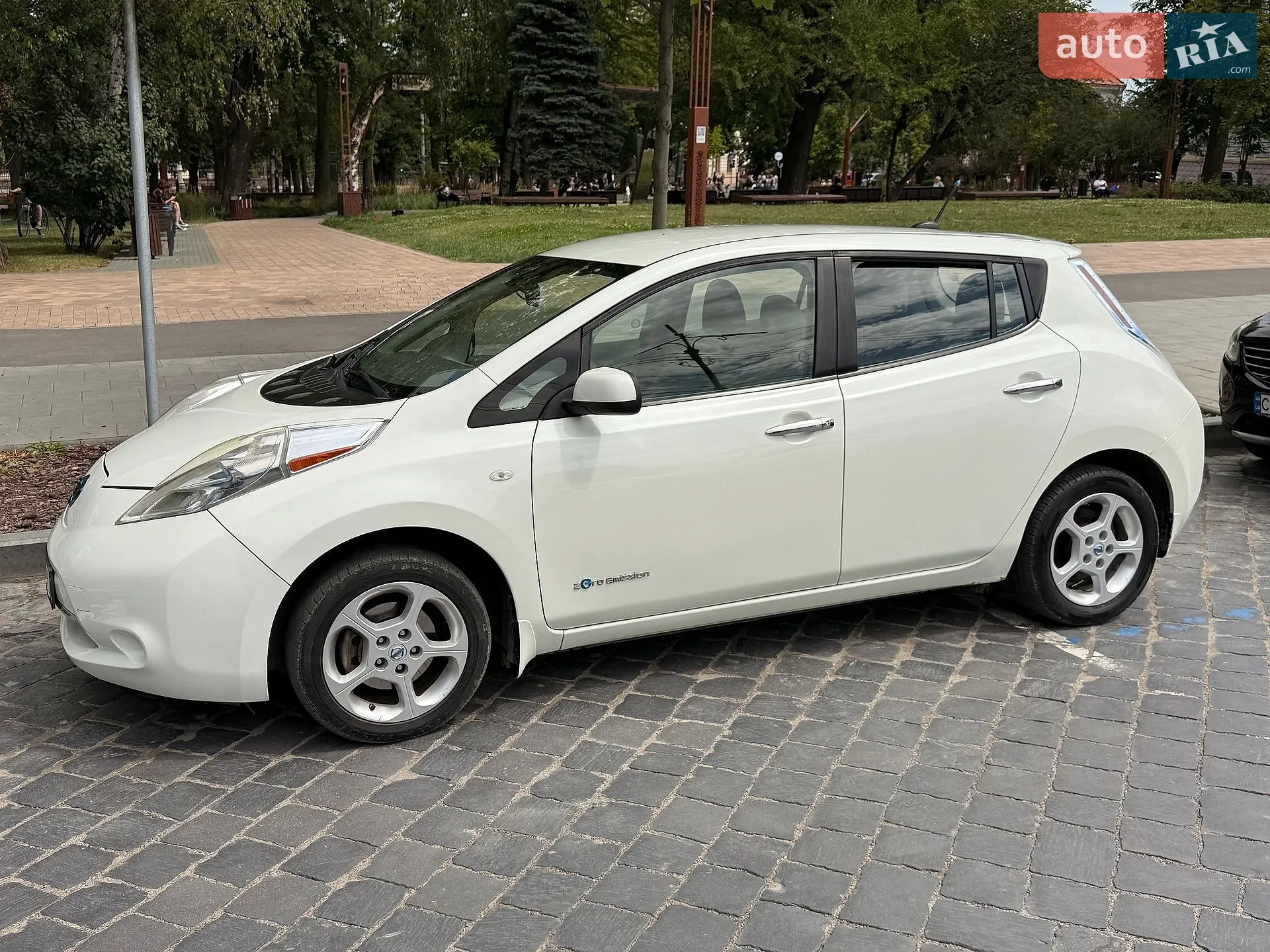 Nissan Leaf, 2011