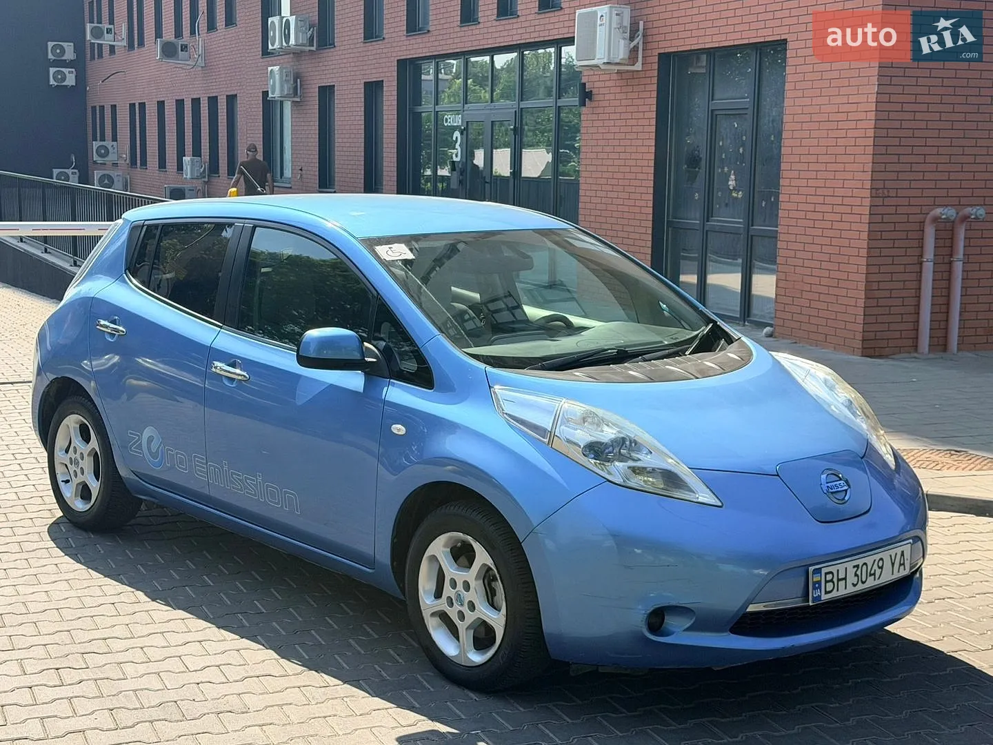 Nissan Leaf, 2011