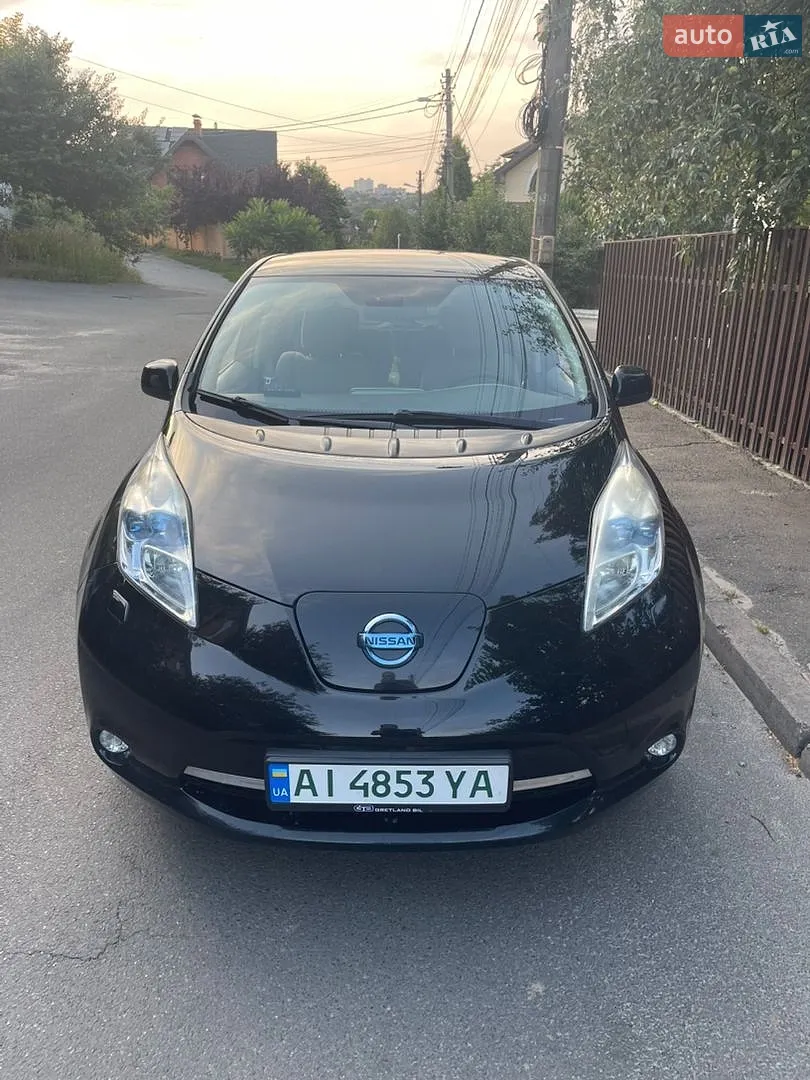 Nissan Leaf, 2011