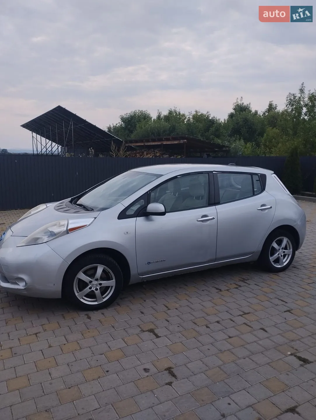 Nissan Leaf, 2011