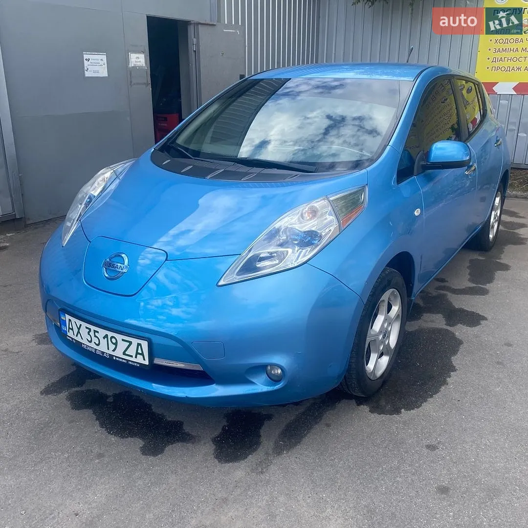 Nissan Leaf, 2011