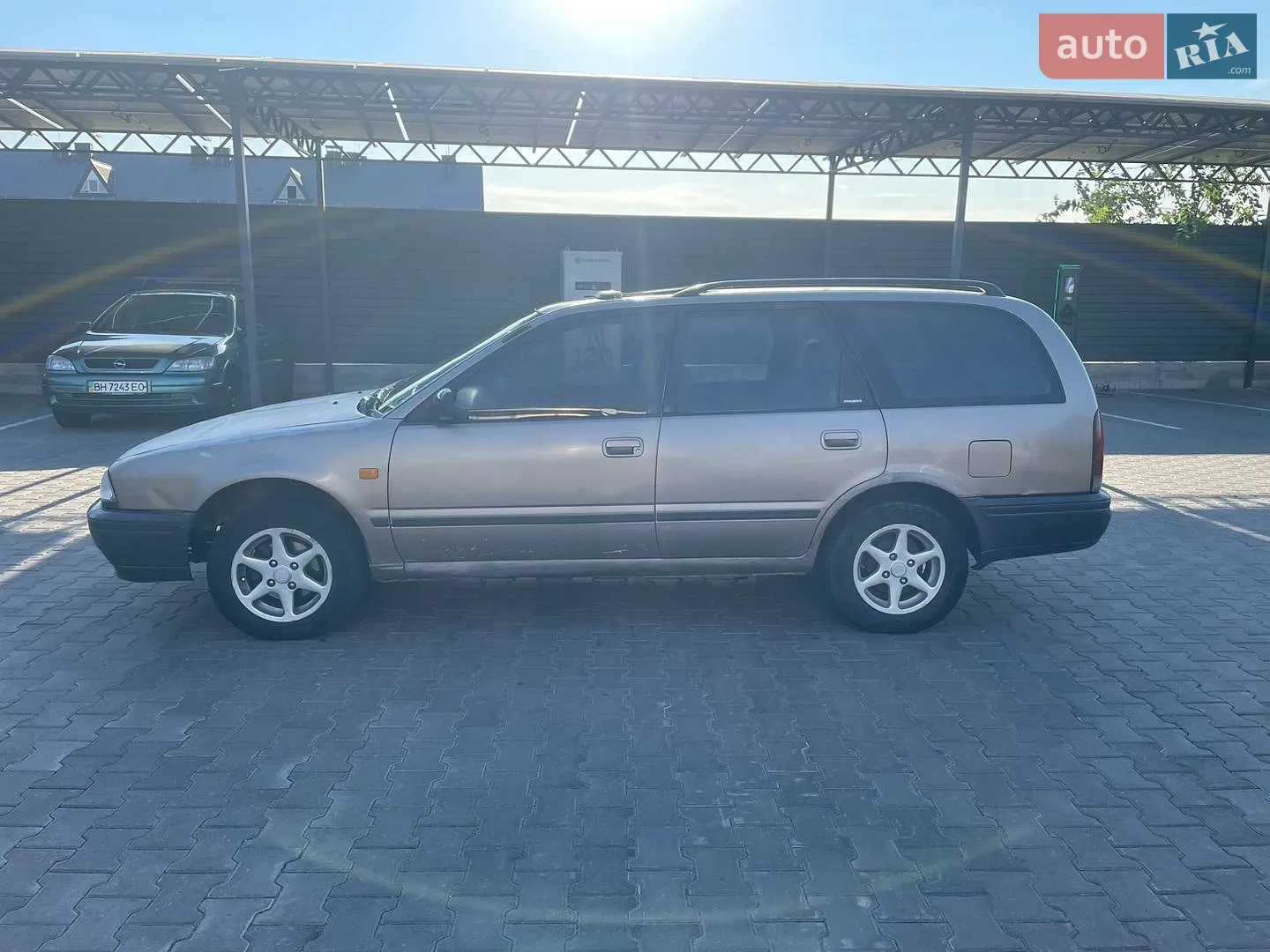 Nissan Primera, 1992
