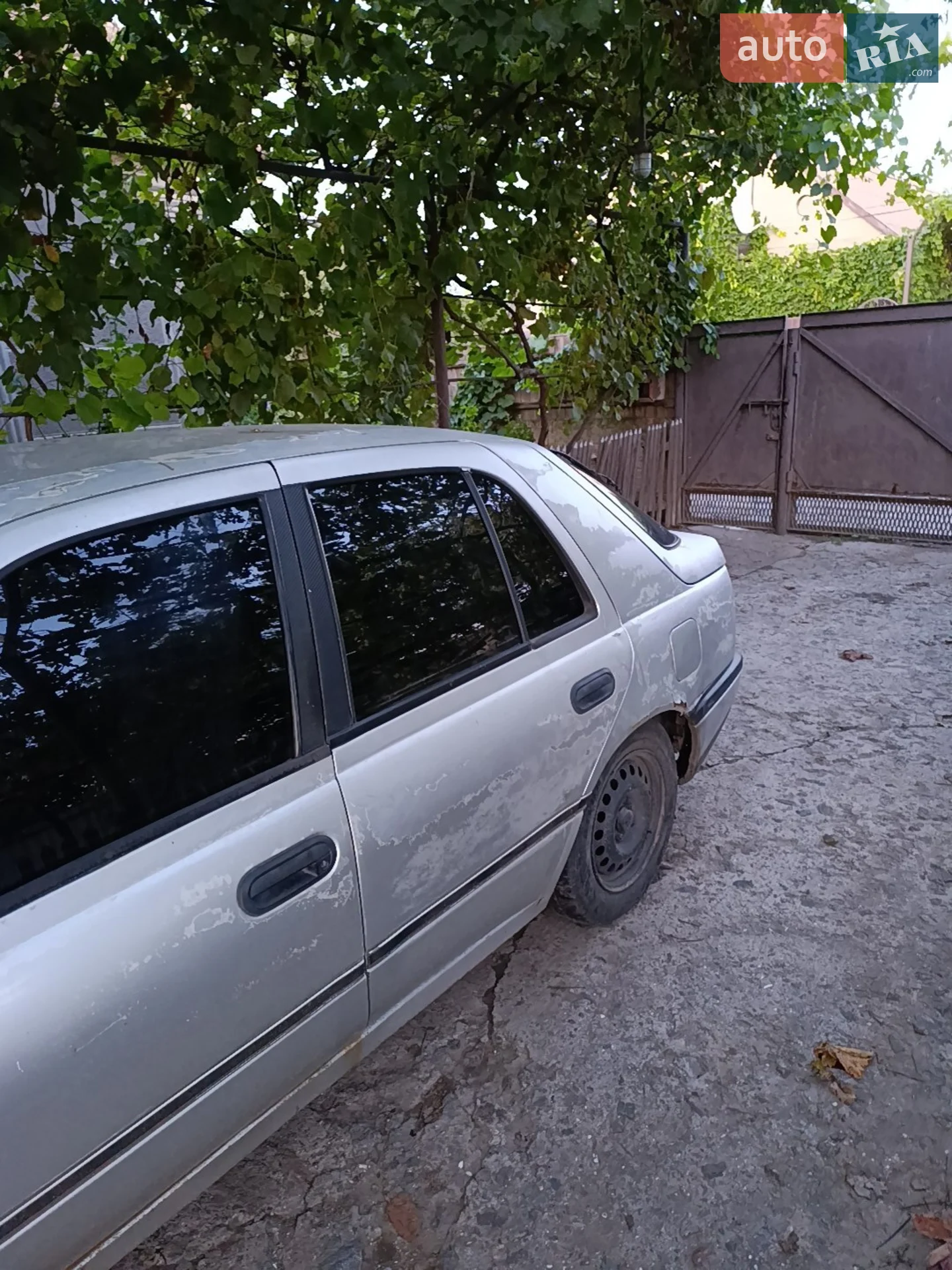 Nissan Sunny, 1990