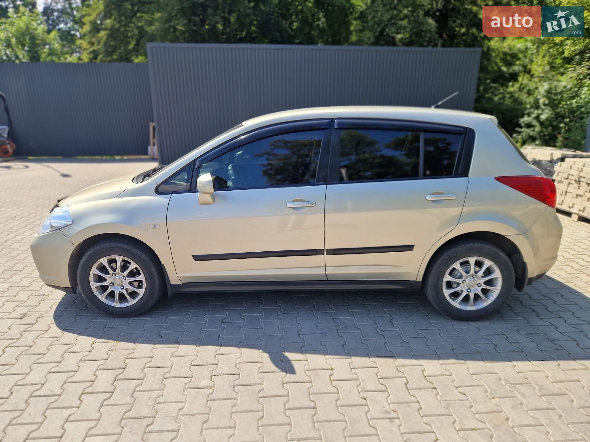 Nissan TIIDA, 2008