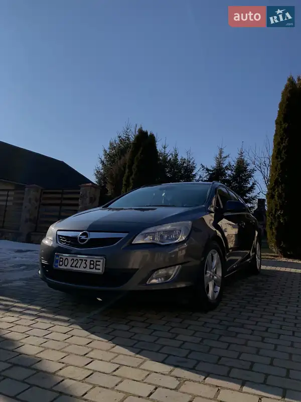 Opel Astra, 2011