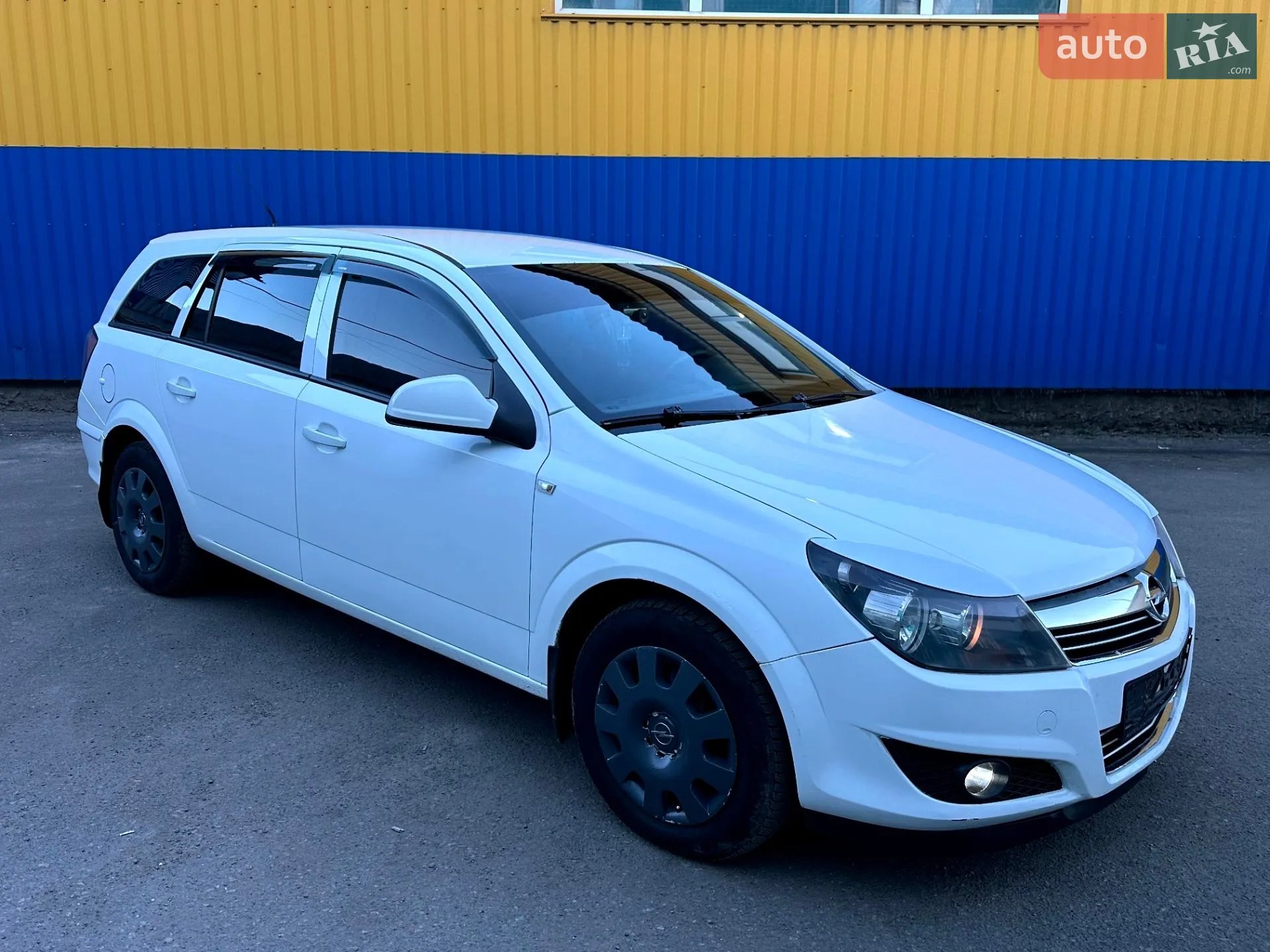 Opel Astra, 2011