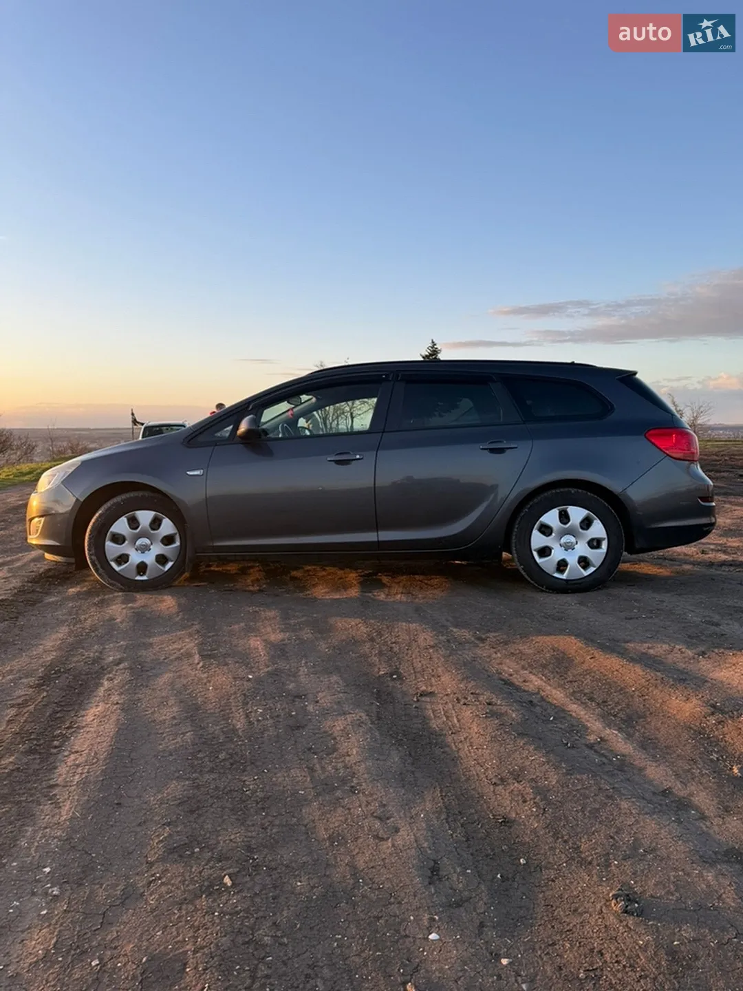 Opel Astra, 2011