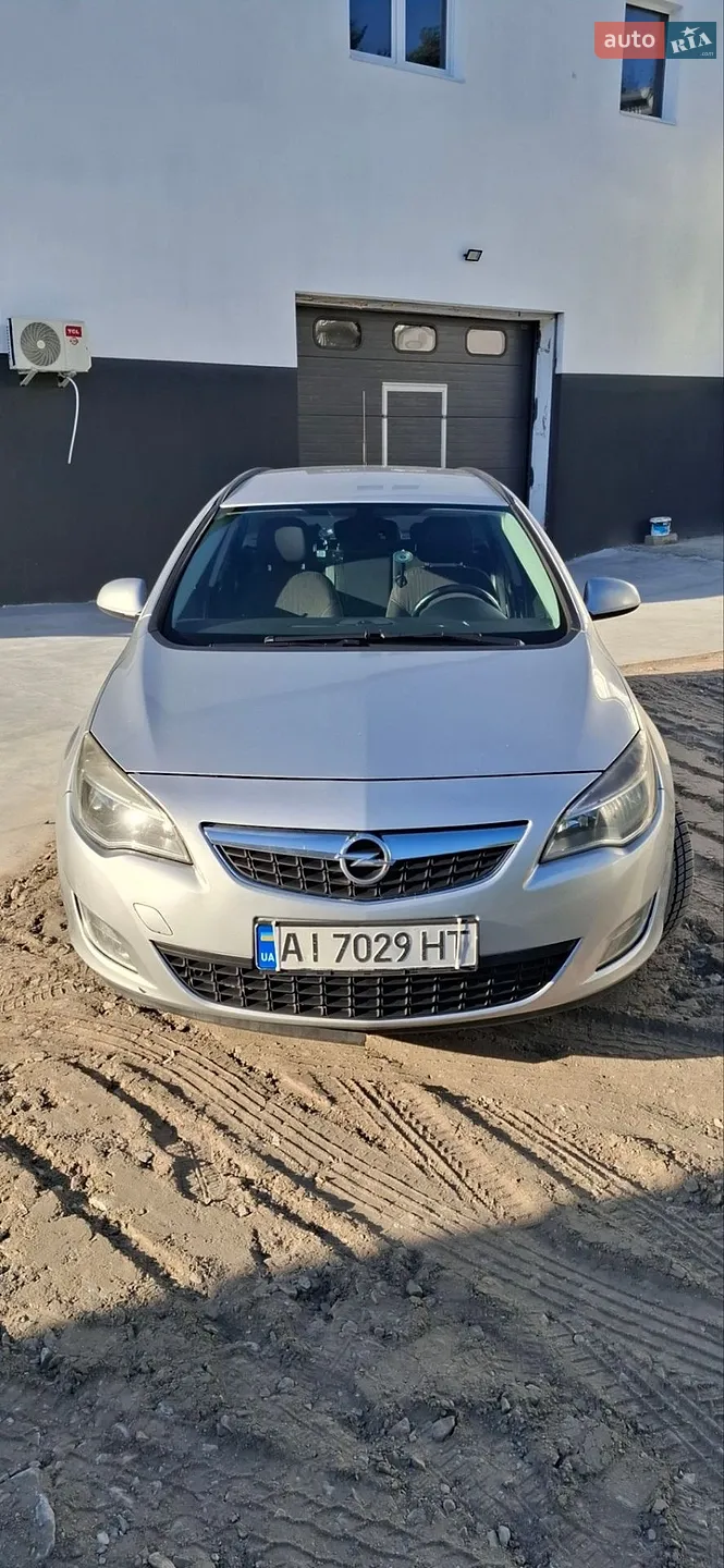 Opel Astra, 2011