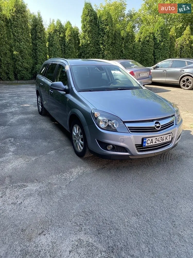 Opel Astra, 2010