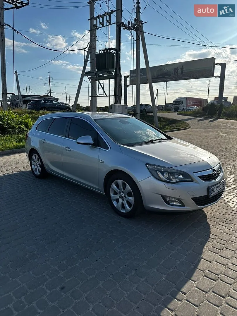 Opel Astra, 2011