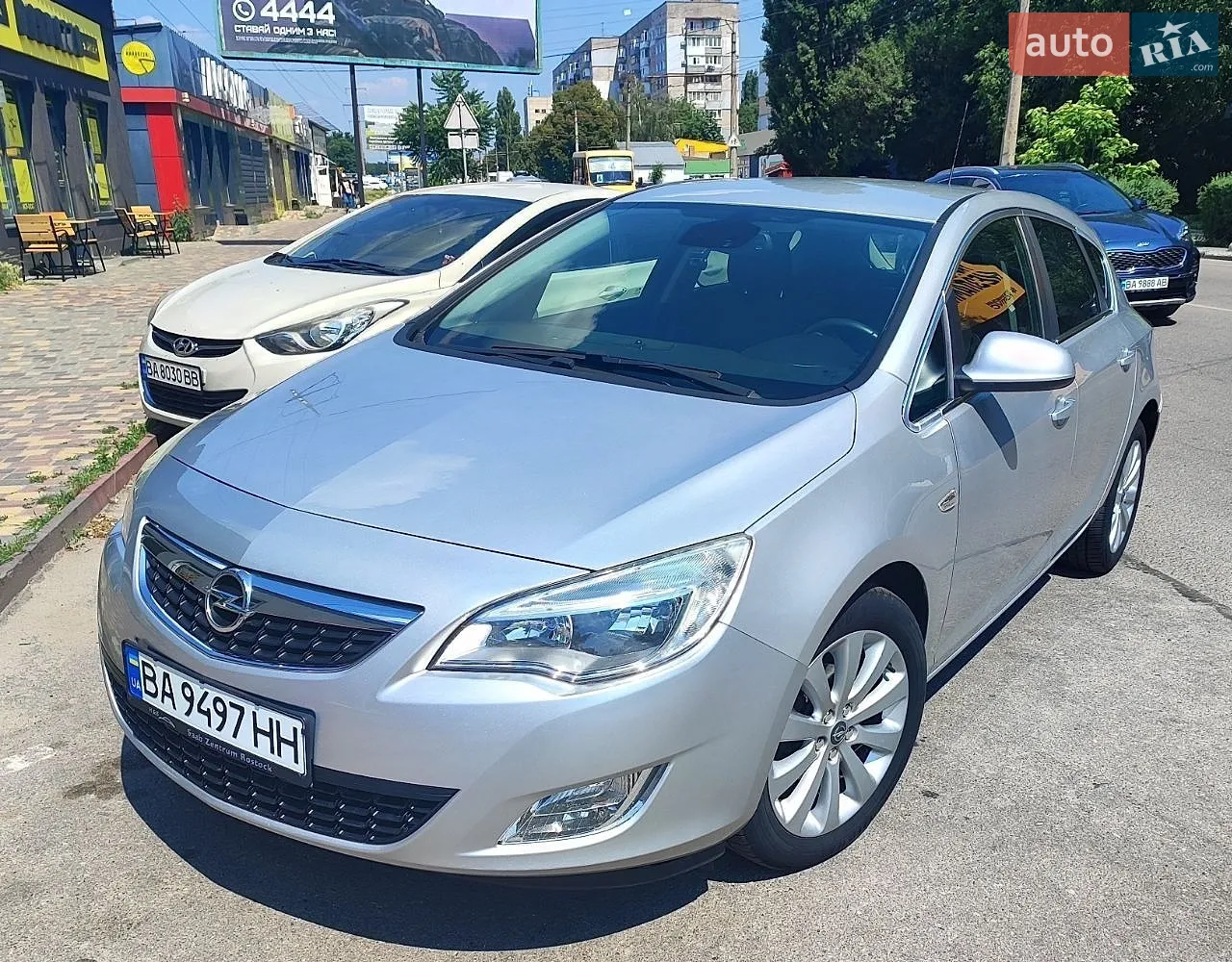 Opel Astra, 2011