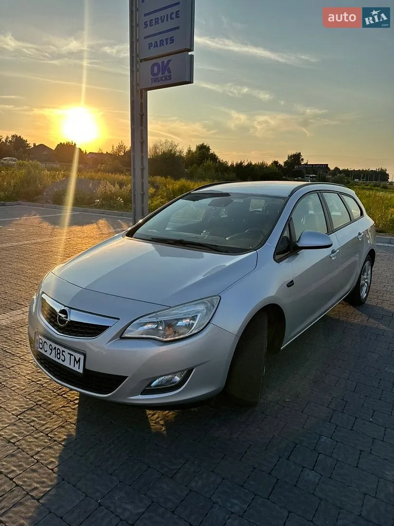 Opel Astra, 2011
