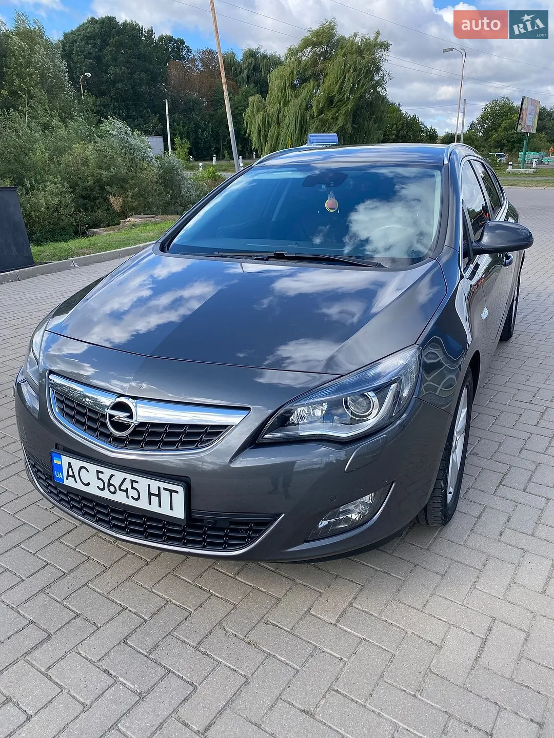 Opel Astra 2011 — 1