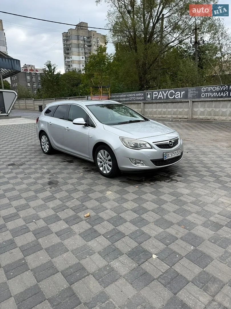 Opel Astra, 2011