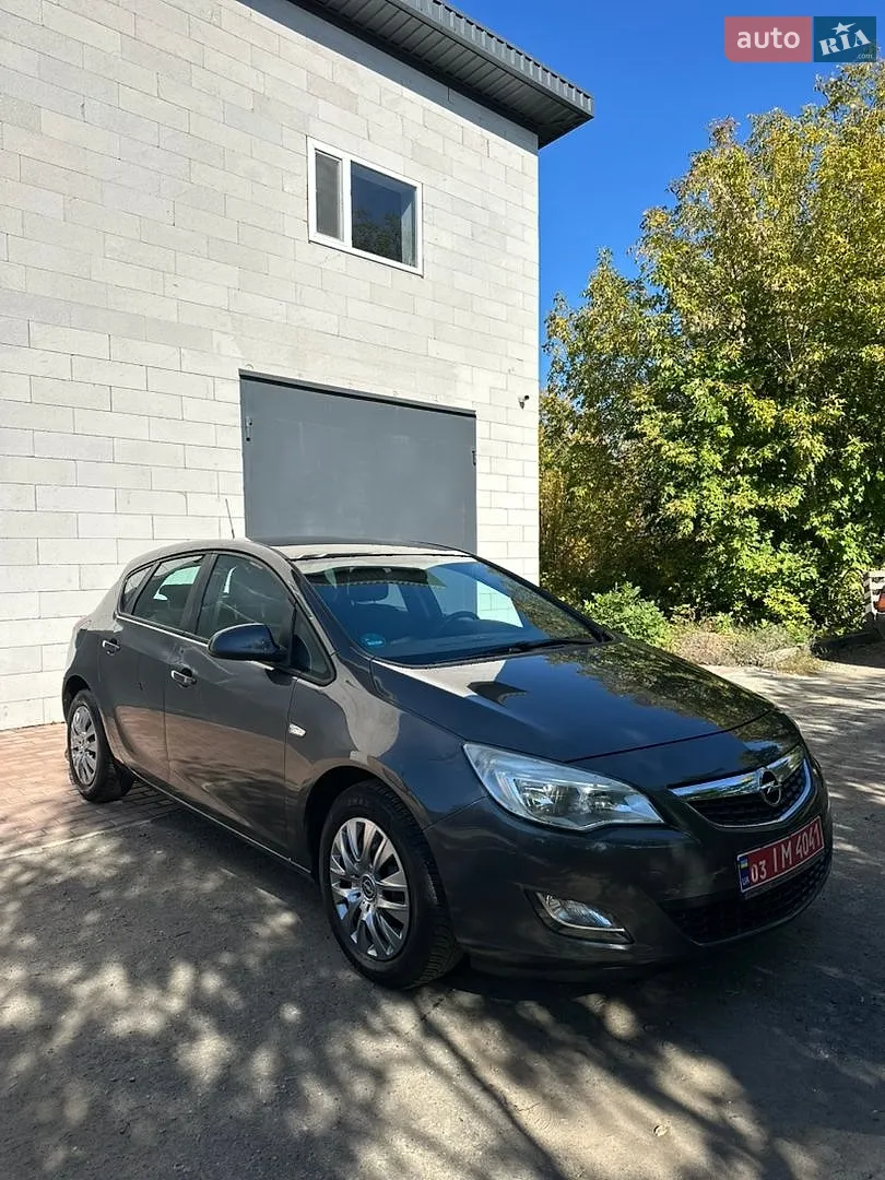 Opel Astra, 2011