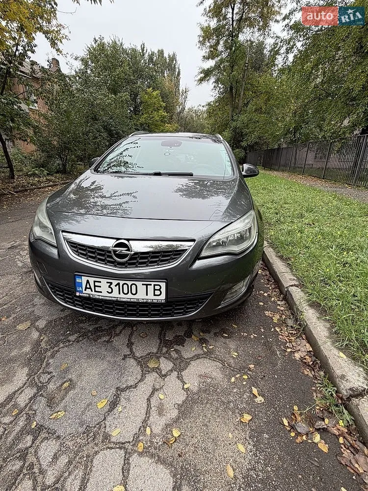 Opel Astra, 2011