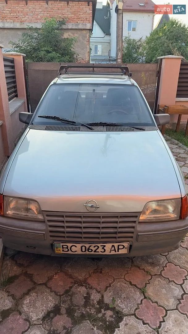 Opel Vectra, 1988