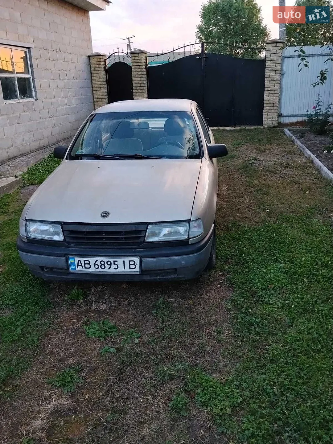 Opel Vectra, 1989