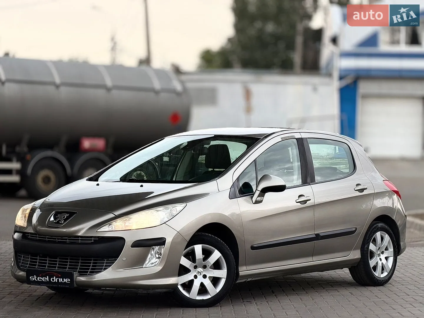 Peugeot 308, 2011