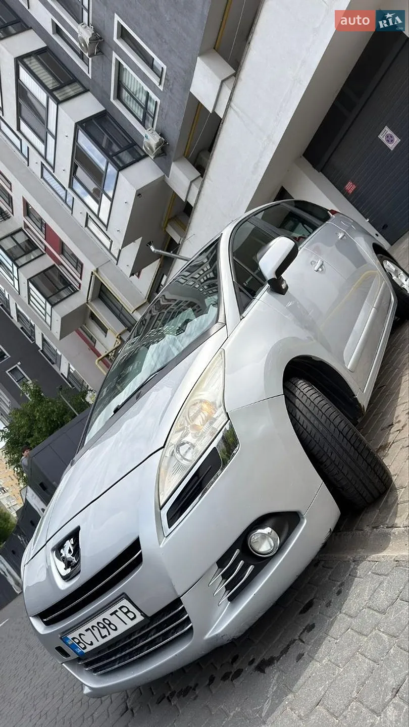 Peugeot 5008, 2011