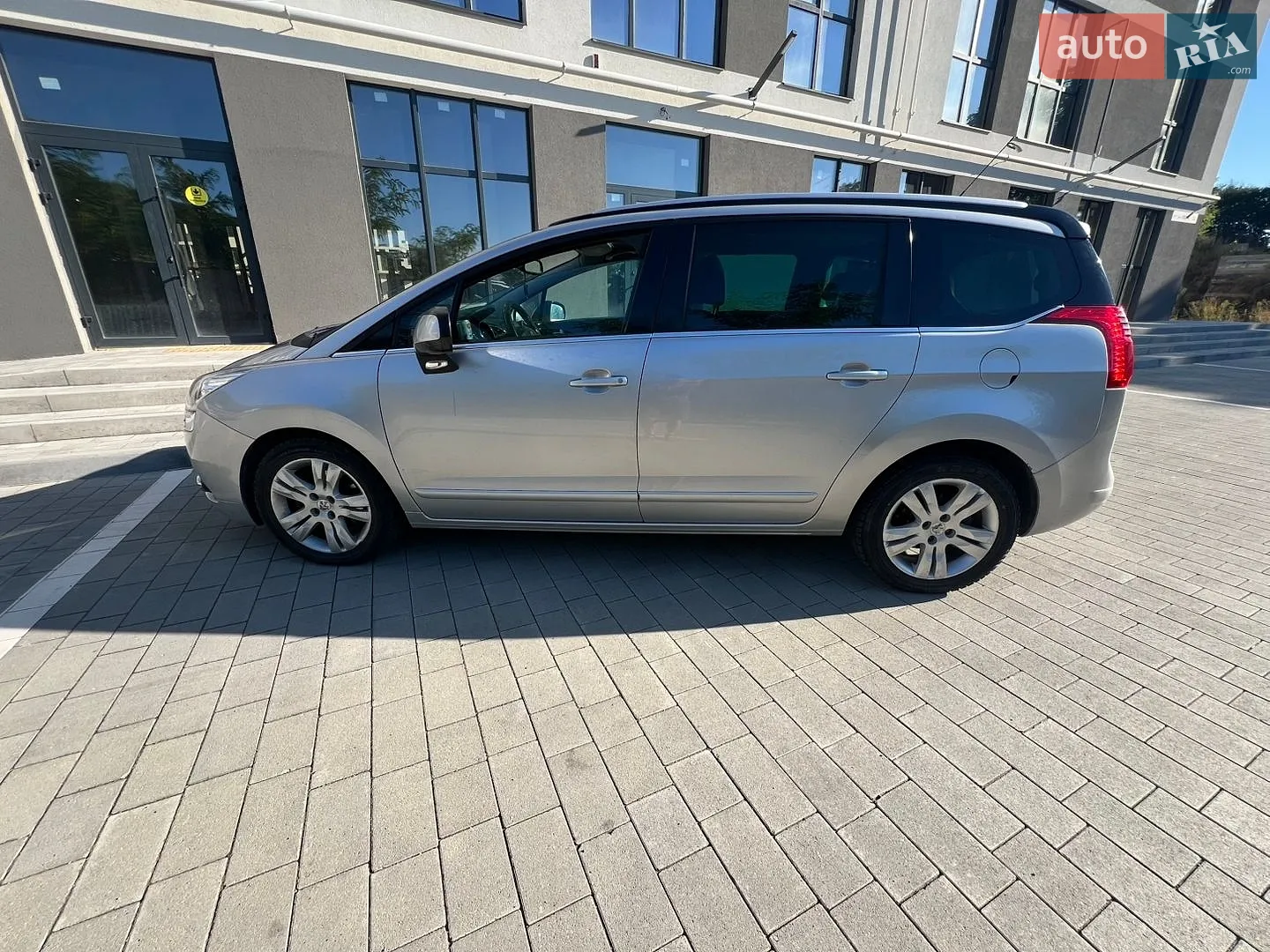 Peugeot 5008, 2011
